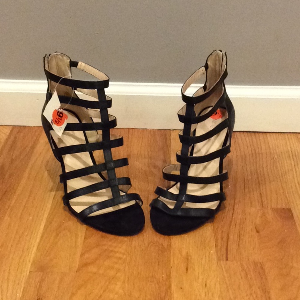 Gorgeous Nine West Black Strappy Heels - 9.5 NWT